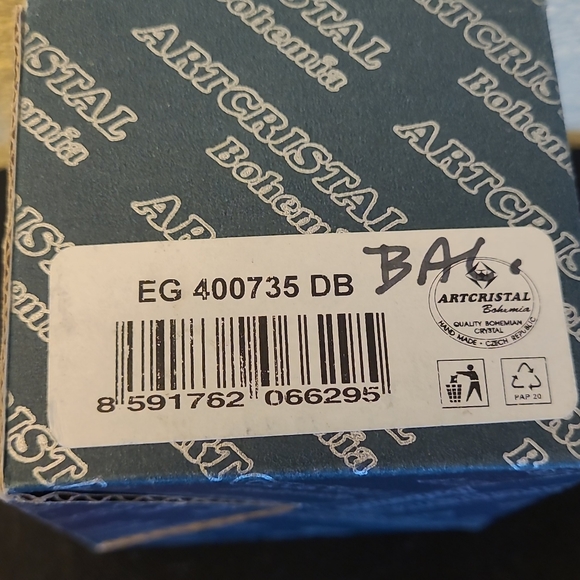 ARTCRISTAL BOHEMIA frosty GLASS blue candle flame egg shaped Paper Weight - Picture 3 of 10